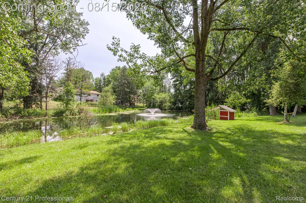 9561 Ute Pointe Drive Springfield Charter Township, MI 48346