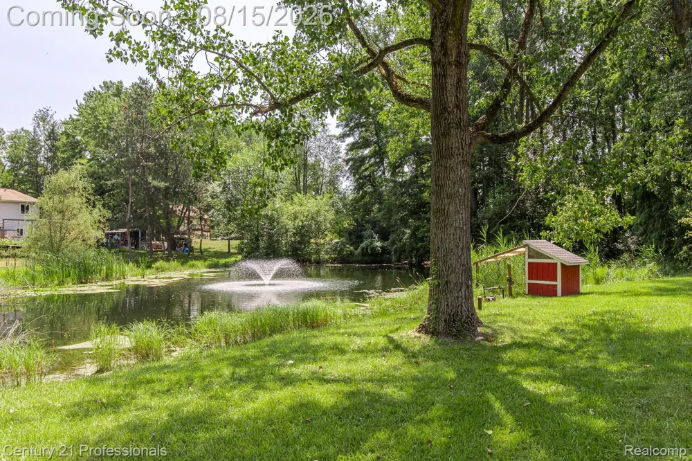 9561 Ute Pointe Drive Springfield Charter Township, MI 48346