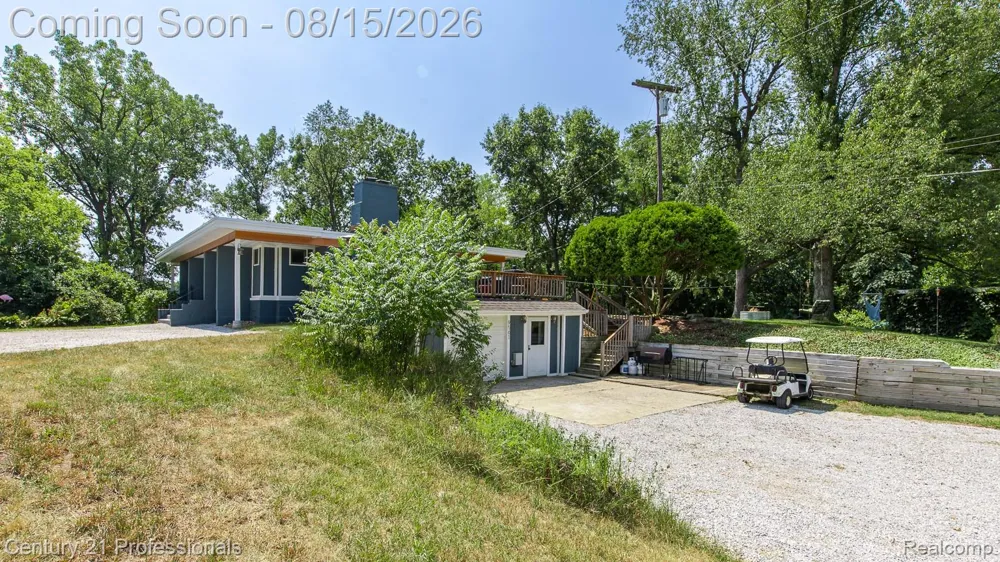 9561 Ute Pointe Drive Springfield Charter Township, MI 48346