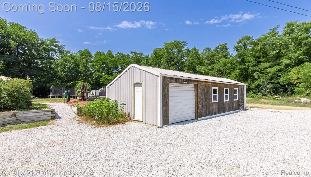 9561 Ute Pointe Drive Springfield Charter Township, MI 48346