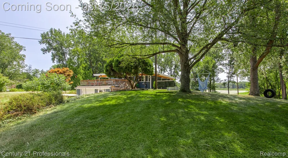 9561 Ute Pointe Drive Springfield Charter Township, MI 48346