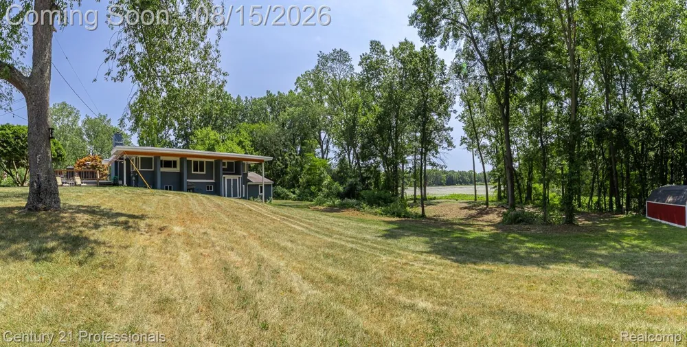 9561 Ute Pointe Drive Springfield Charter Township, MI 48346