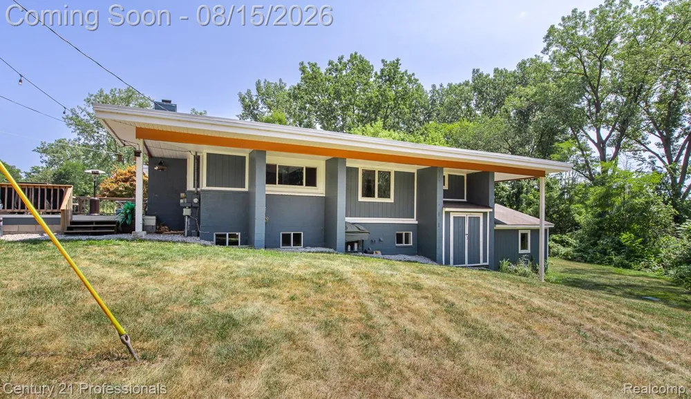 9561 Ute Pointe Drive Springfield Charter Township, MI 48346