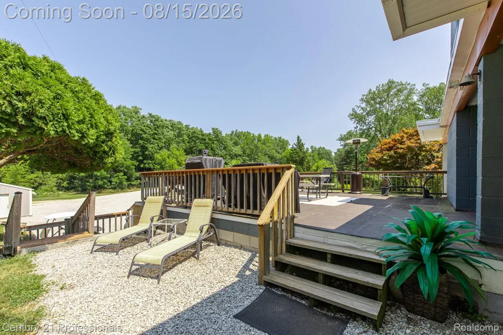 9561 Ute Pointe Drive Springfield Charter Township, MI 48346