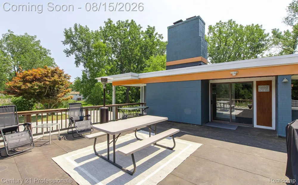 9561 Ute Pointe Drive Springfield Charter Township, MI 48346