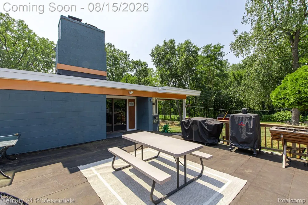 9561 Ute Pointe Drive Springfield Charter Township, MI 48346