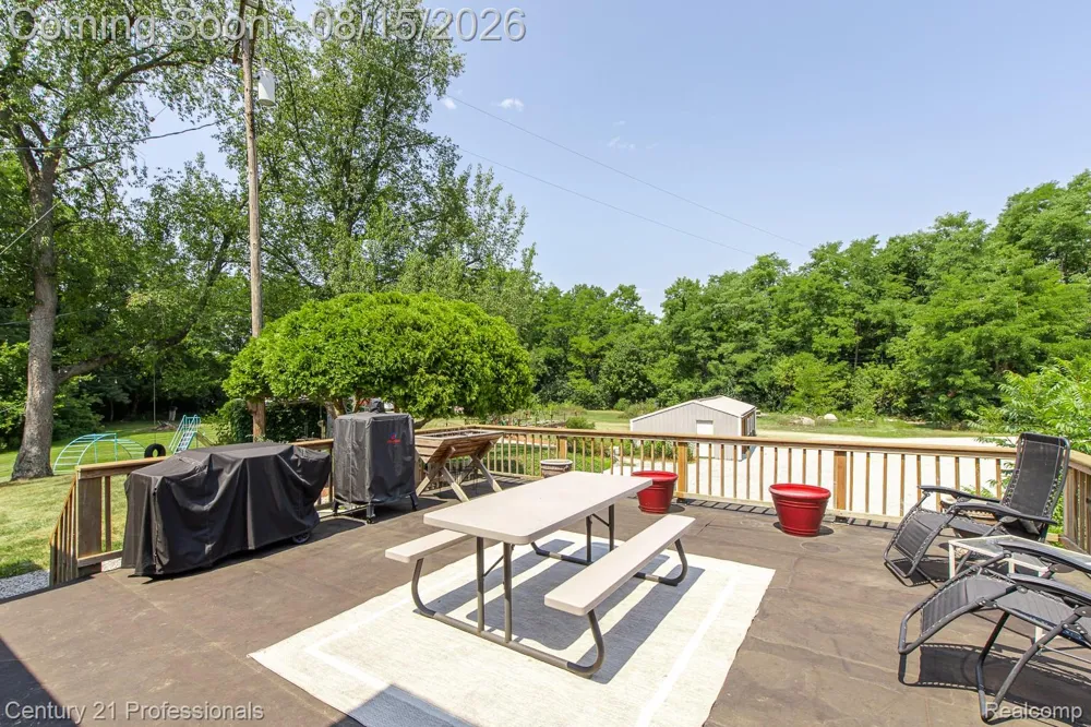 9561 Ute Pointe Drive Springfield Charter Township, MI 48346