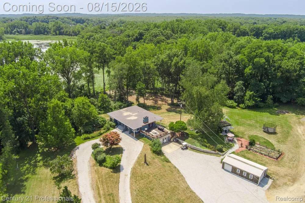 9561 Ute Pointe Drive Springfield Charter Township, MI 48346
