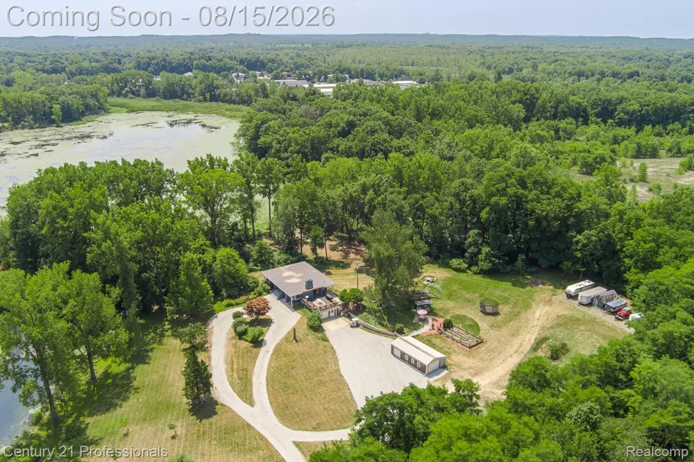 9561 Ute Pointe Drive Springfield Charter Township, MI 48346