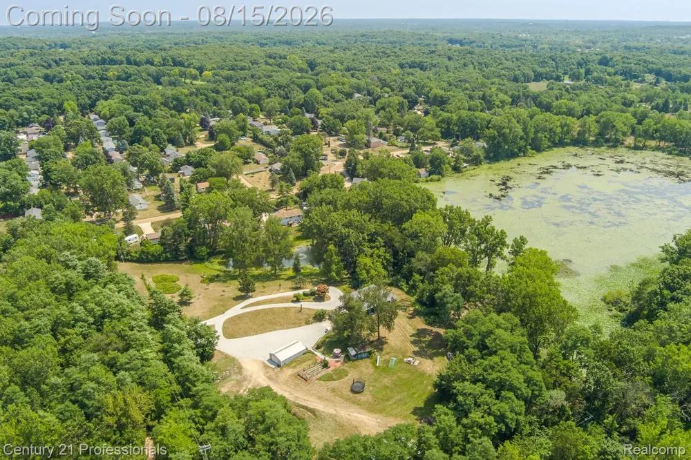 9561 Ute Pointe Drive Springfield Charter Township, MI 48346
