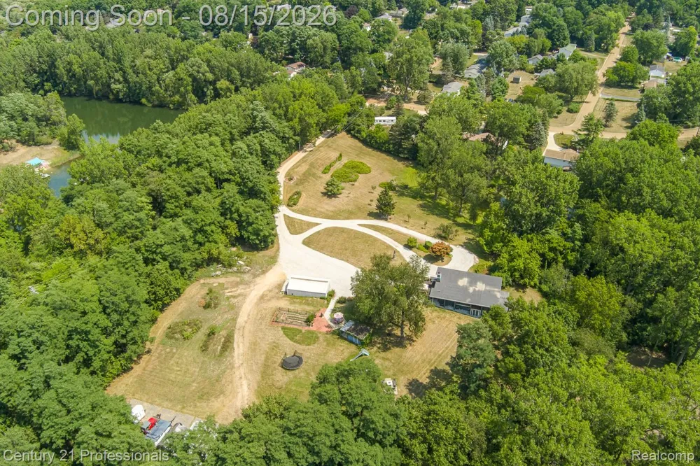 9561 Ute Pointe Drive Springfield Charter Township, MI 48346