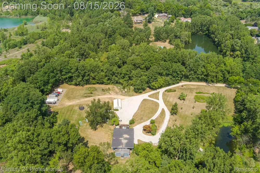 9561 Ute Pointe Drive Springfield Charter Township, MI 48346
