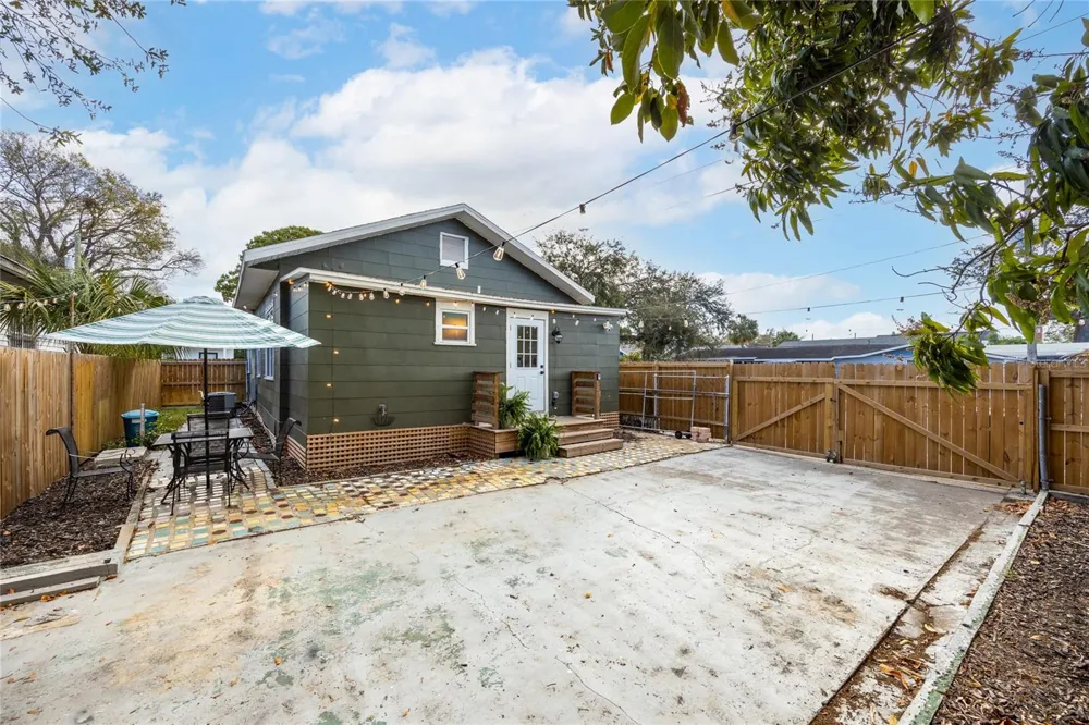 3002 16TH STREET Tampa, FL 33605