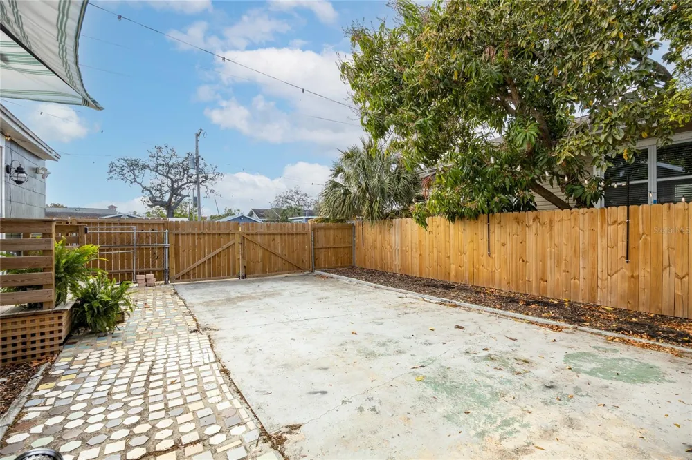 3002 16TH STREET Tampa, FL 33605