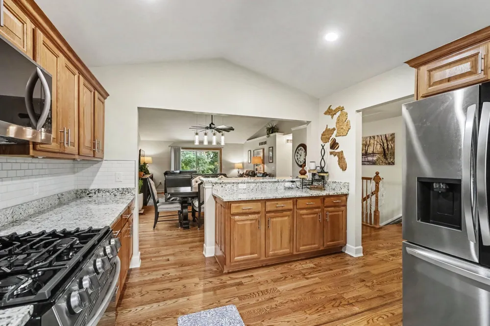 37454 Eagle Drive Livonia, MI 48150