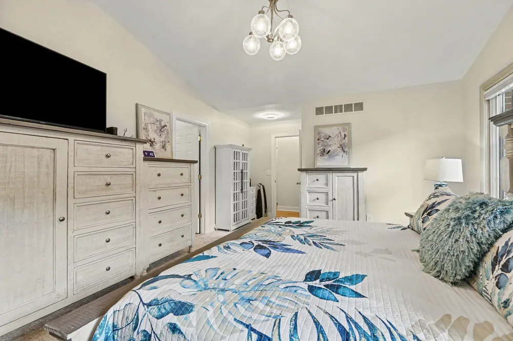37454 Eagle Drive Livonia, MI 48150