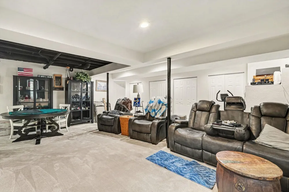 37454 Eagle Drive Livonia, MI 48150