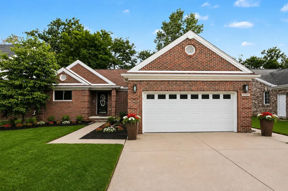 37454 Eagle Drive Livonia, MI 48150