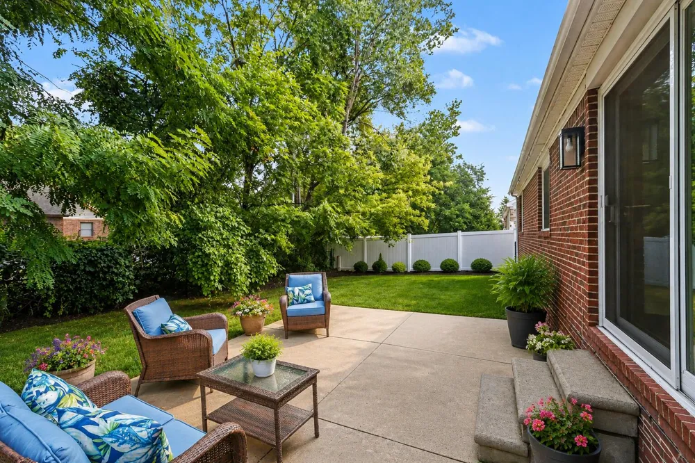 37454 Eagle Drive Livonia, MI 48150