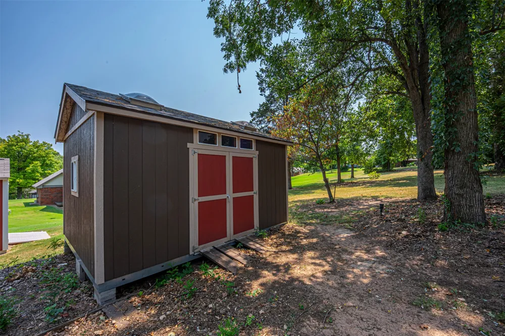 8008 Forest Oklahoma City, OK 73150