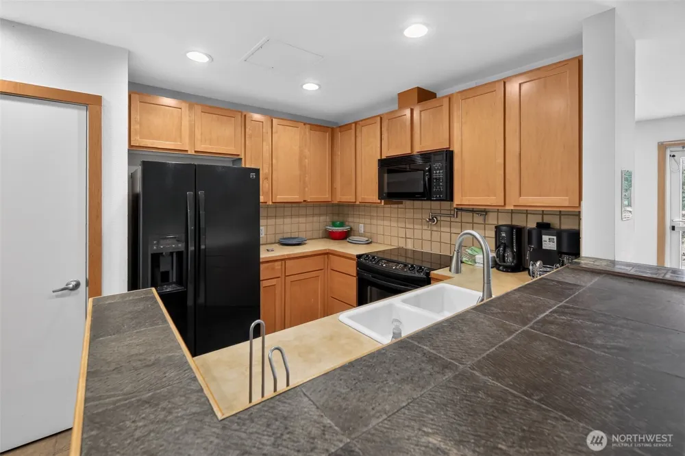 2901 NE Blakeley #401 Seattle, WA 98105