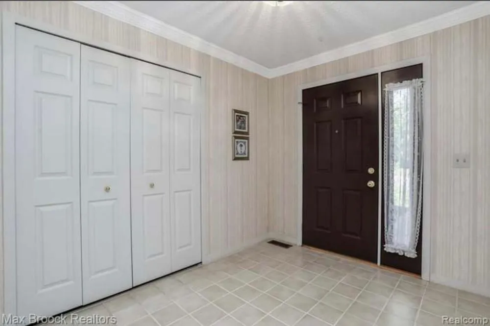 6257 Gatewood Bloomfield Charter Township, MI 48322