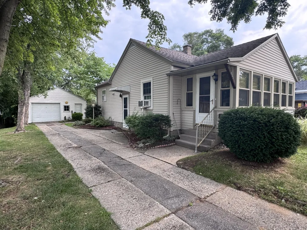 833 Kenneth Street SW Wyoming City, MI 49509