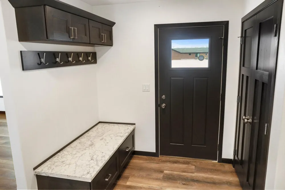 208 4th st NW Gwinner, ND 58040