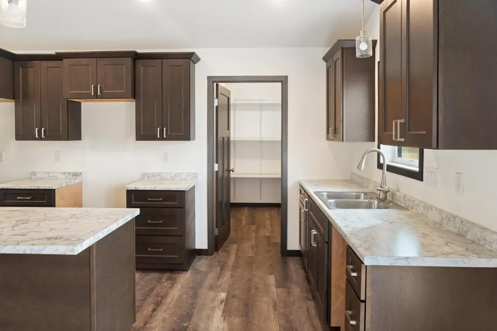 208 4th st NW Gwinner, ND 58040