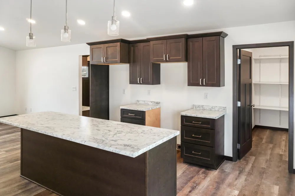 208 4th st NW Gwinner, ND 58040
