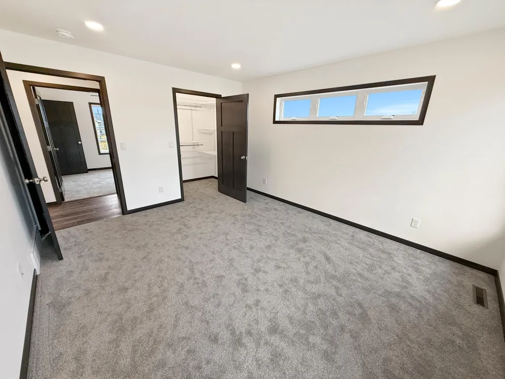 208 4th st NW Gwinner, ND 58040
