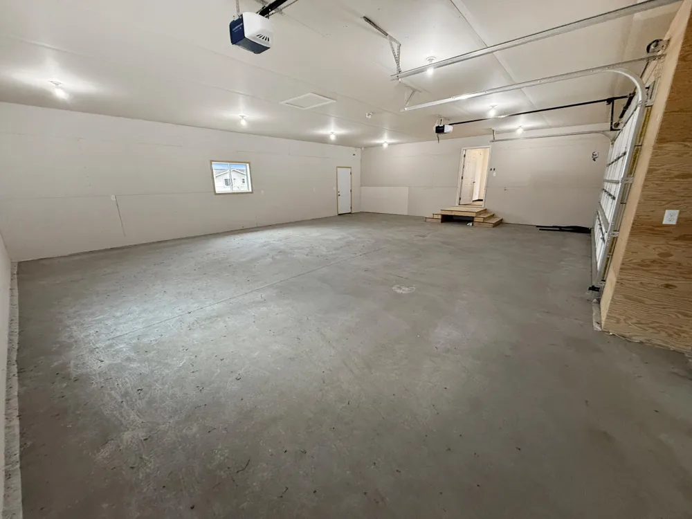 208 4th st NW Gwinner, ND 58040
