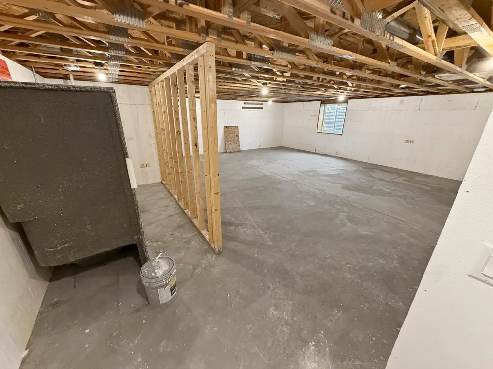208 4th st NW Gwinner, ND 58040