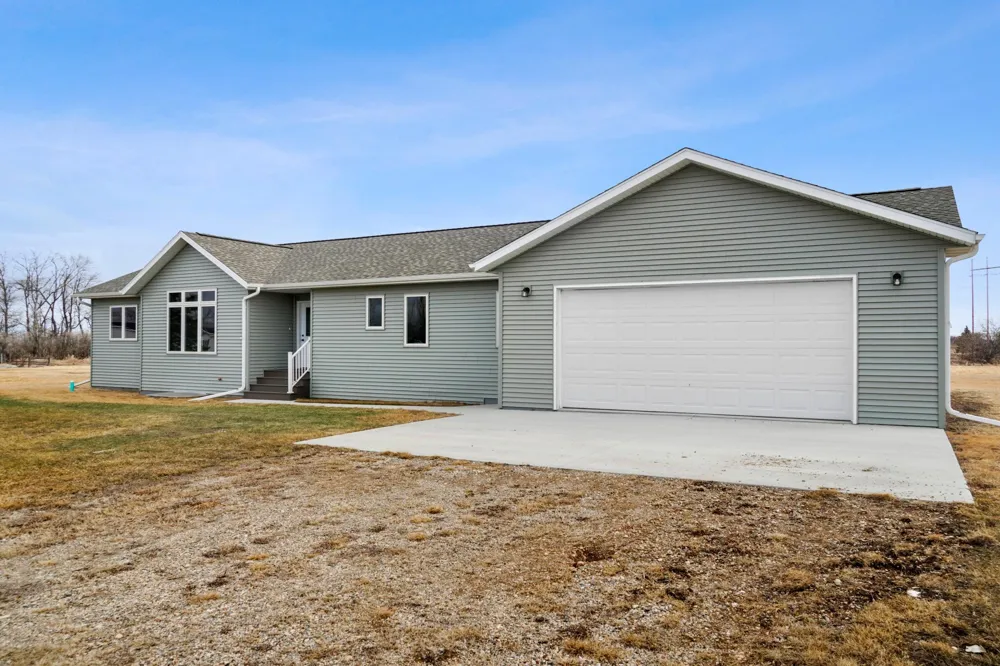 220 Lylac Circle Forman, ND 58032