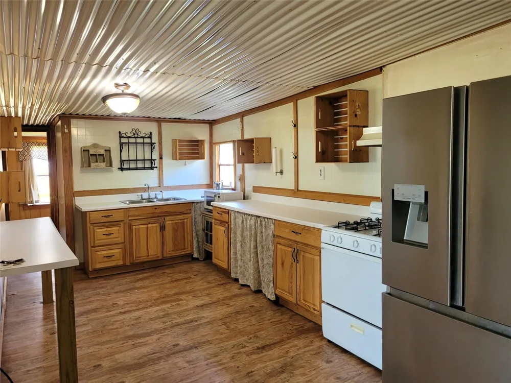 735 SW 1st Detroit, TX 75436