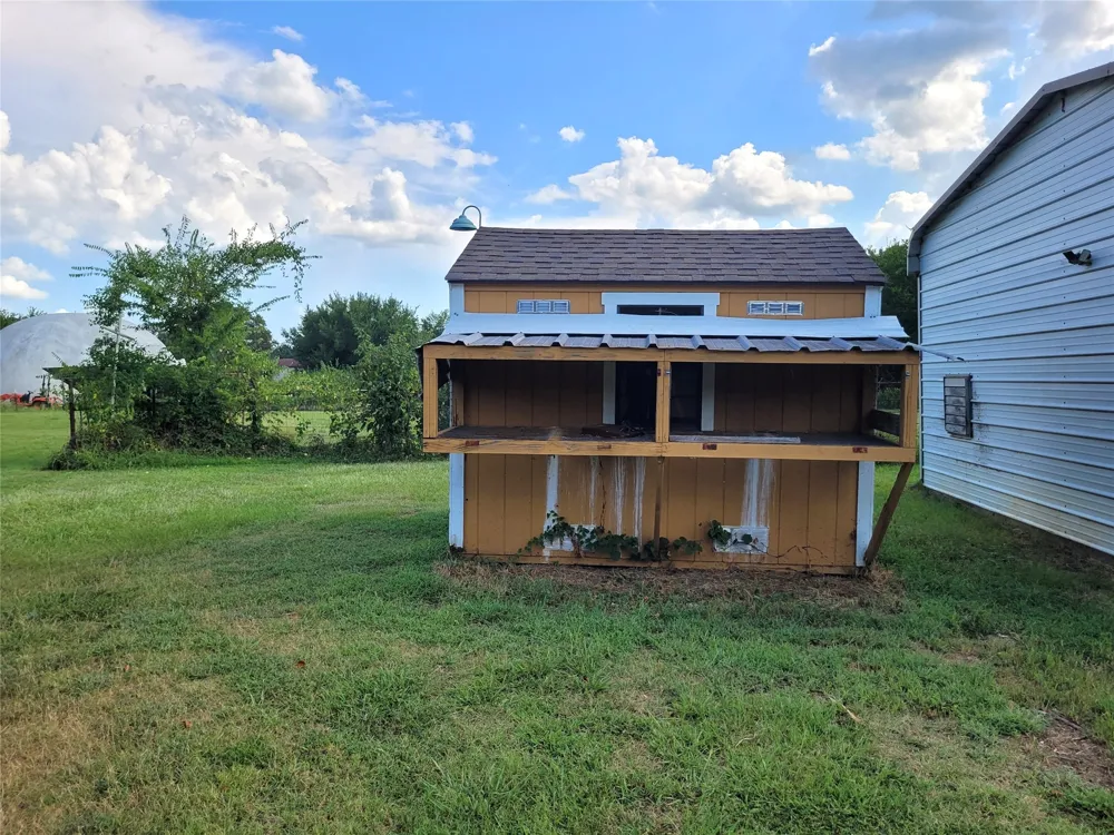 735 SW 1st Detroit, TX 75436