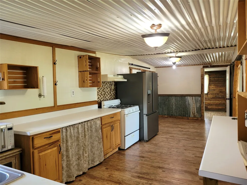 735 SW 1st Detroit, TX 75436