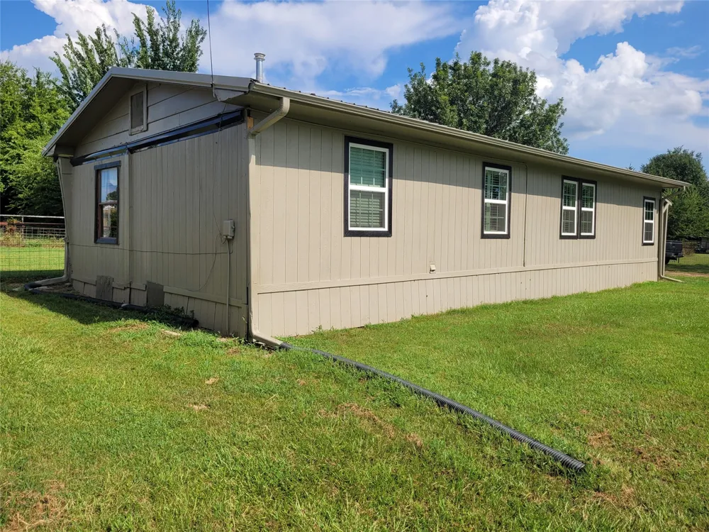 735 SW 1st Detroit, TX 75436