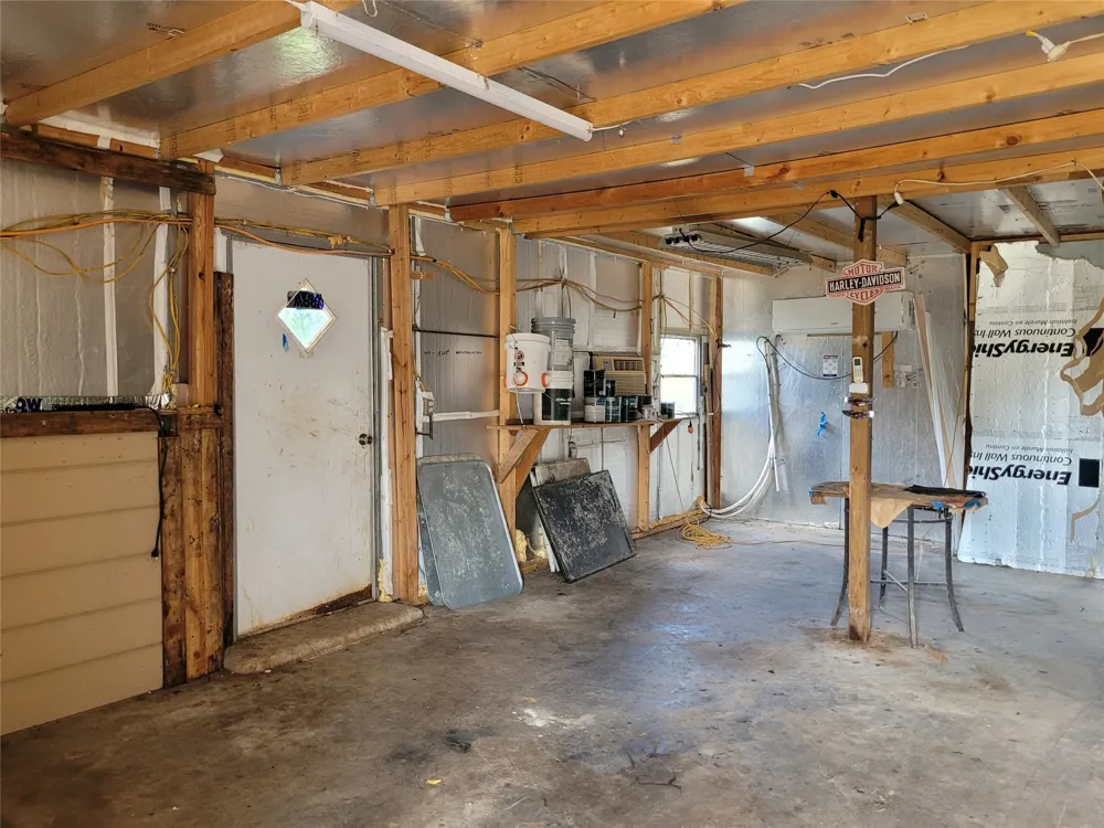 735 SW 1st Detroit, TX 75436