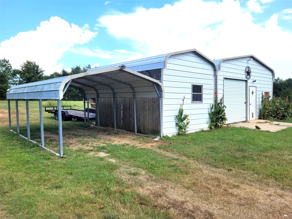 735 SW 1st Detroit, TX 75436