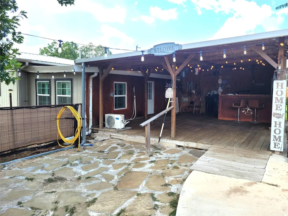 735 SW 1st Detroit, TX 75436