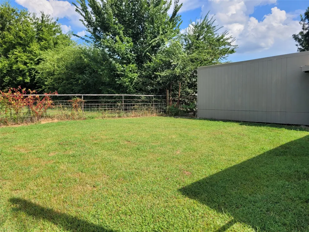 735 SW 1st Detroit, TX 75436