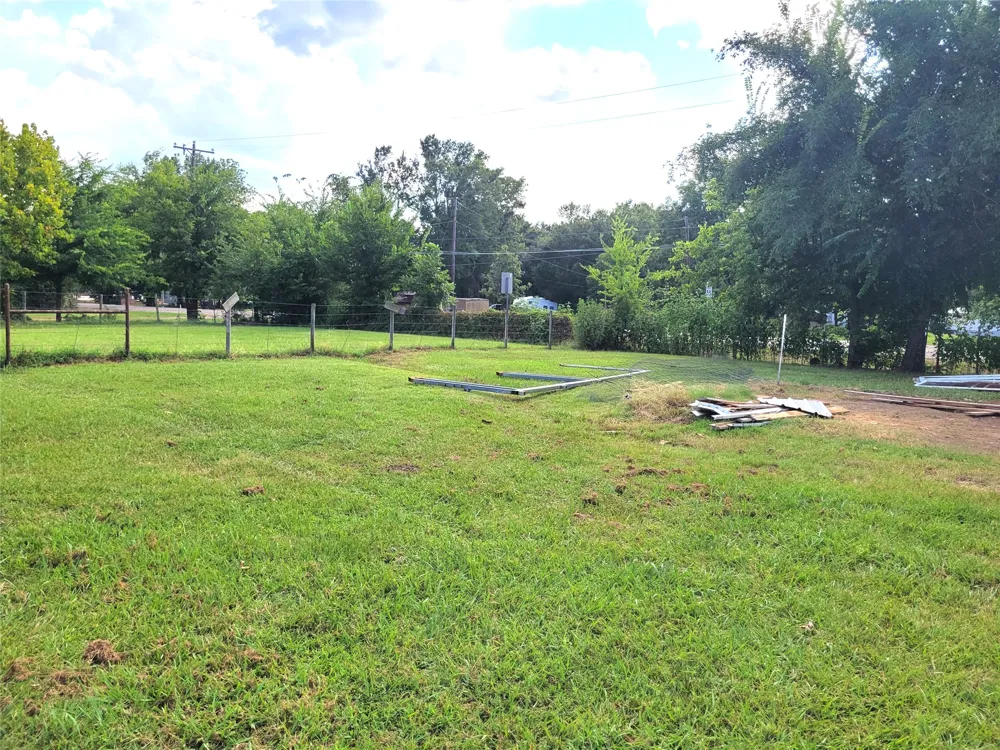 735 SW 1st Detroit, TX 75436