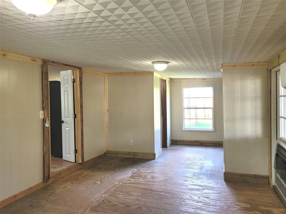 735 SW 1st Detroit, TX 75436