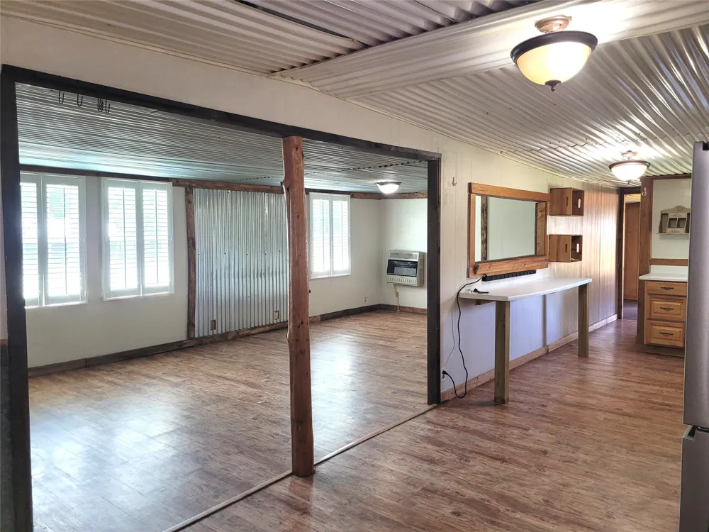 735 SW 1st Detroit, TX 75436