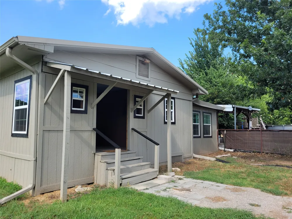 735 SW 1st Detroit, TX 75436