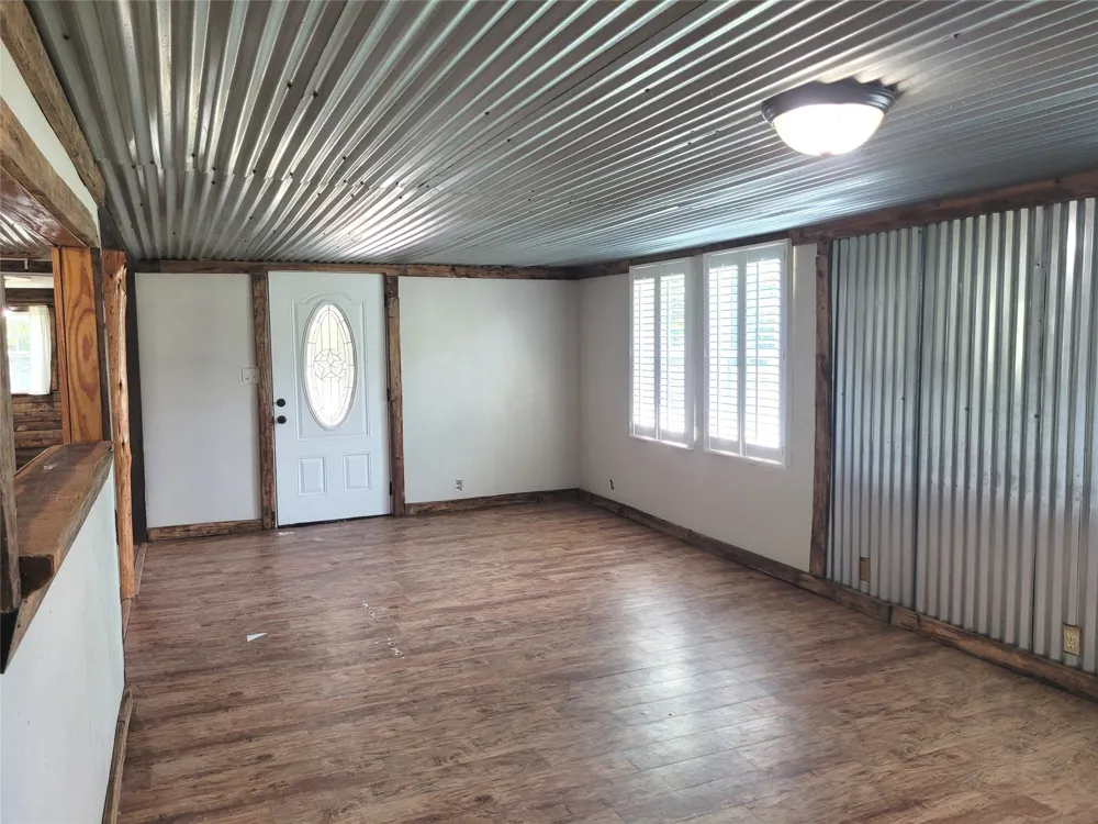 735 SW 1st Detroit, TX 75436