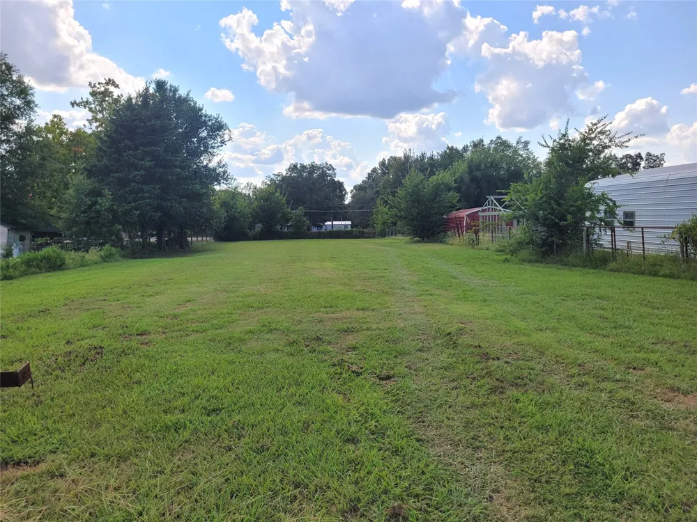 735 SW 1st Detroit, TX 75436
