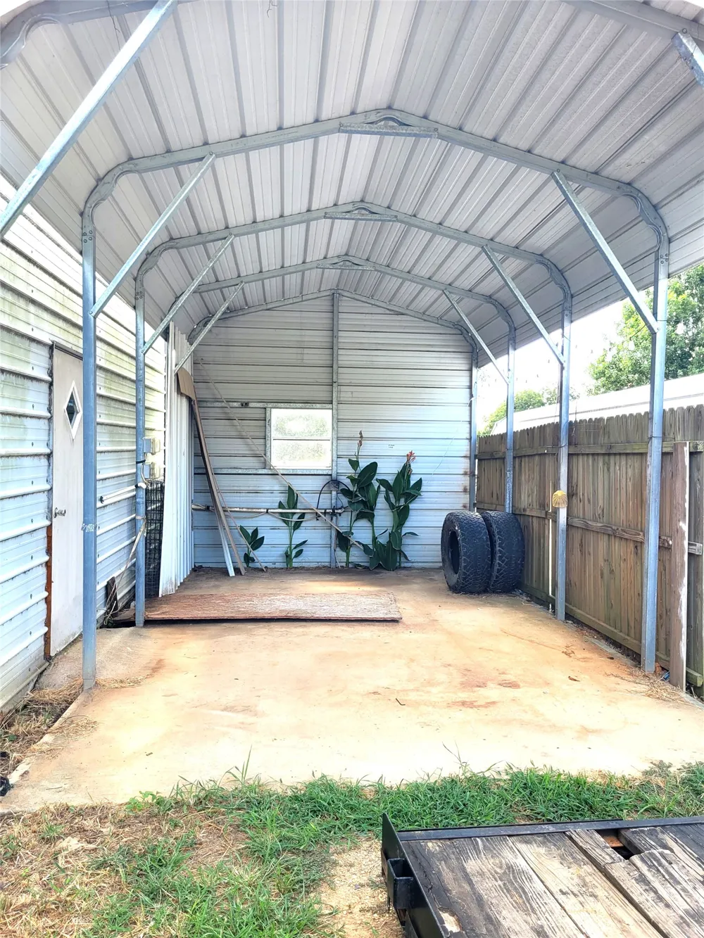735 SW 1st Detroit, TX 75436
