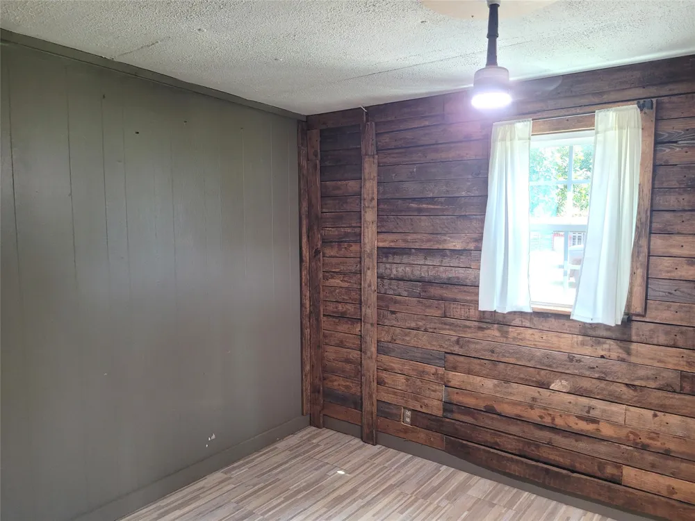 735 SW 1st Detroit, TX 75436